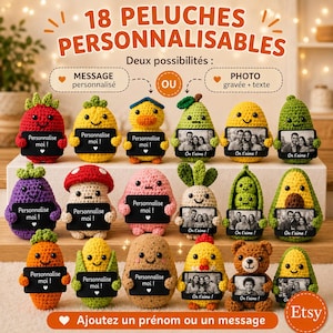 Peut inclure: Collection de 18 peluches personnalisables en crochet, représentant des fruits et légumes. Certaines affichent des photos, d'autres le texte "Personnalise moi!". Le texte "Ajoutez un prénom ou un message" est également présent.
