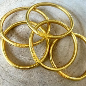 Bracelet - Jonc Bouddhiste - Authentique de Thaïlande - Vendu à l'unité - Kumlai de Qualité Supérieure avec Mantra - En taille : S et M