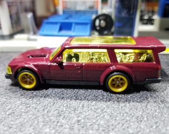 Carro de drift Volvo 240 de Hot Wheels personalizado: cambio de ruedas personalizado con neumáticos de ciclistas reales