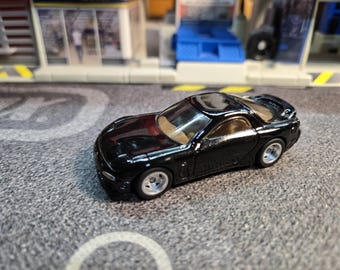 Custom Black Mazda RX-7 Hot Wheels z 1995 roku – chromowane felgi, gumowe opony