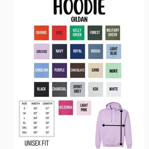 Peut inclure: Image d'un sweat &agrave; capuche Gildan avec un tableau des tailles et des options de couleurs. Les couleurs disponibles sont l'orange, le rouge, le vert, le bleu marine, le violet, le noir et le blanc. Le sweat &agrave; capuche est de couleur violet clair. Le mot "HOODIE" est en haut.