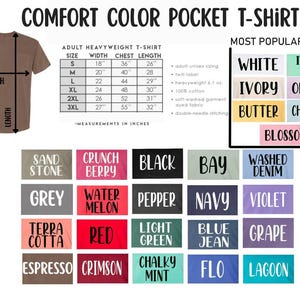 K&ouml;nnte beinhalten: Ein Comfort Colors T-Shirt mit Tasche in verschiedenen Farben, mit einer Gr&ouml;&szlig;entabelle mit Ma&szlig;en in Zoll. Die beliebtesten Farben werden angezeigt, darunter Wei&szlig;, Elfenbein, Butter, Island Reef, Orchidee, Chambray und Blossom.