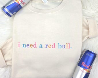 J'ai besoin d'une chemise brodée Red Bull | Chemise Comfort Colors| Chemise brodée| Ras du cou brodé| Chemise boisson énergisante