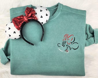 Disney Minnie Mouse Embroidered Sweatshirt| Minnie Shirt| Disney Embroidered Sweatshirt| Disney Crewneck| Minnie sweater