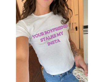 Tu novio acecha mi camiseta de bebé Insta / Camiseta de bebé Y2K / Ropa preppy / Chica del centro / Chica de granola / Camisa coqueta / Camiseta de bebé Y2K