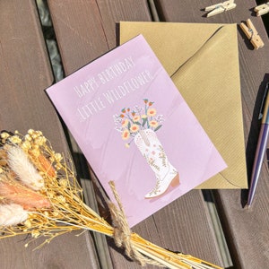 Joyeux anniversaire petite carte de fleurs sauvages cow-girl joyeux anniversaire carte d'inspiration western carte botte de cow-boy amateur de musique country cow-girl cadeau pour elle