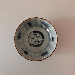 Cuenco de cerámica antiguo Kintsugi reparado Imari-Plata 01