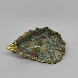 Natural 4 inch Oyster Shell Trinket/Ring Dish.