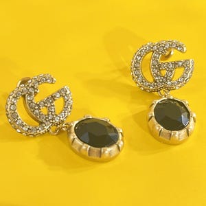 Pendientes colgantes negros Gucci con estilo vintage