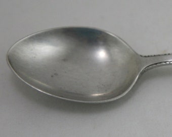 Lunt Sterling Baby Spoon in William & Mary Pattern d1921