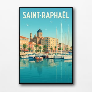 Peut inclure: Une affiche encadrée représentant Saint-Raphaël, France. L'œuvre montre un port avec des voiliers, des bâtiments et une église sous un ciel bleu. Le texte "SAINT-RAPHAËL" est en haut. L'eau reflète les bâtiments et les bateaux.