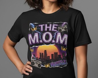 -shirt rétro des années 80 Mom Hustle | Couleurs confort 1717 | néon, coucher de soleil, horizon, foudre, perche, conception