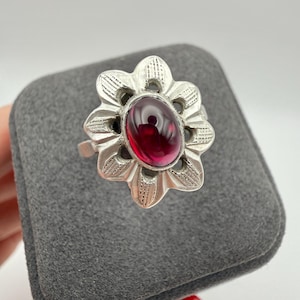 Vintage Soviet 916 sterling silver ring with a pink stone.Women's jewelry USSR.Size-8.