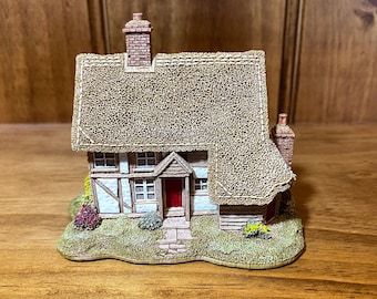 CABAÑA LEAGRAVE, Lilliput Lane (1994). Cabaña vintage en miniatura, con estuche y escritura. Firmada por el artista.