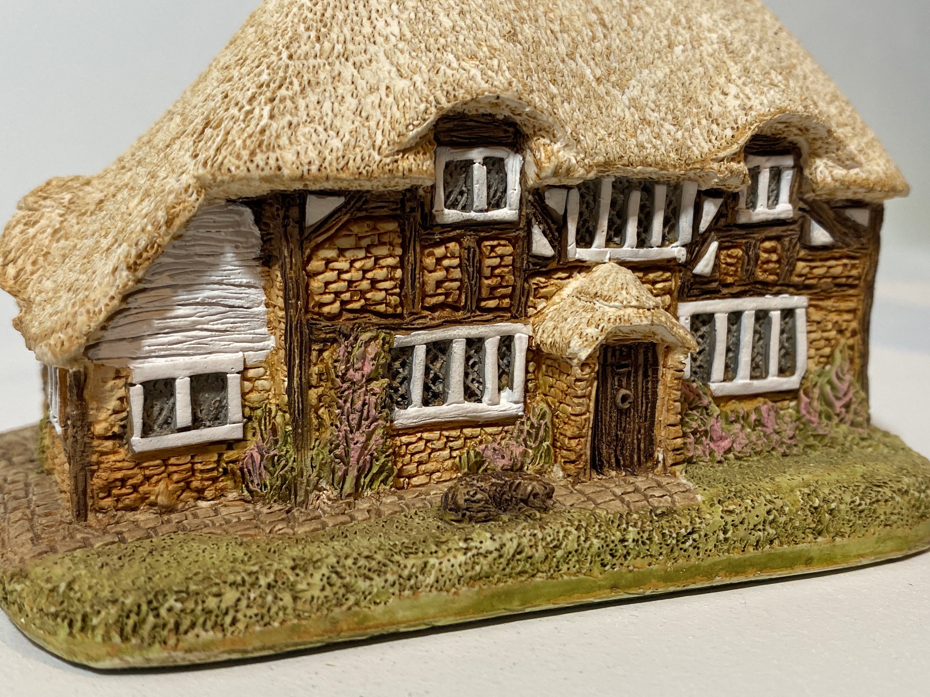 【レア!】Lilliput Lane/HONEYSUCKLE COTTAGE レア!】Lilliput Lane/HONEYSUCKLE COTTAGE 【公式通販】