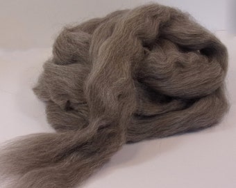 Grey Norwegian Wool Combed Top / Roving for Spinning or Felting 4 oz.