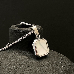Collar de ónix blanco para hombre, colgante de ónix blanco colgado en cadena de acero inoxidable. Regalo para él.