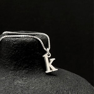 Collar inicial para mujer: colgante de letra en plata de ley de 0,7 mm de grosor y cadena de caja: regalo para ella.