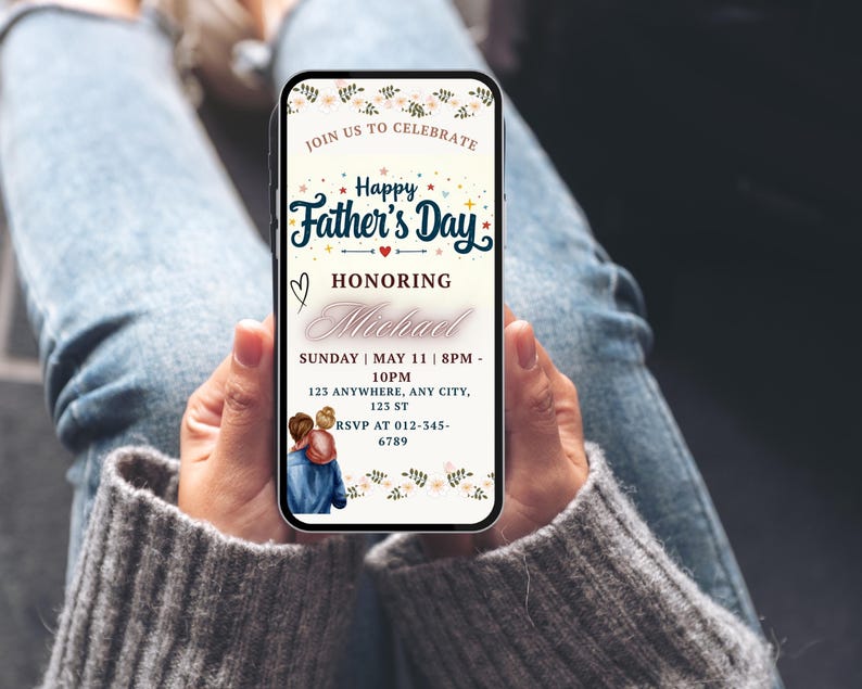 K&ouml;nnte beinhalten: Ein Smartphone zeigt eine Einladung zum Vatertag. Die Einladung enth&auml;lt florale Elemente, den Text &bdquo;Happy Father's Day&ldquo; und Details zu einer Veranstaltung zu Ehren von Michael. Das Design beinhaltet eine Grafik einer Person, die ein Kind umarmt.