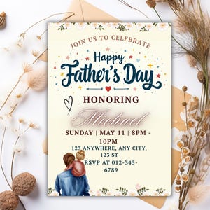 K&ouml;nnte beinhalten: Eine Einladung zum Vatertag mit dem Text "Join Us To Celebrate Happy Father's Day Honoring Michael". Die Einladung zeigt eine Zeichnung eines Vaters und Kindes mit floralen und sternf&ouml;rmigen Akzenten. Datum, Uhrzeit und RSVP-Informationen sind ebenfalls enthalten.