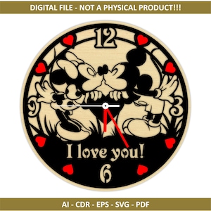 Può includere: Silhouette in bianco e nero di Topolino e Minnie Mouse che si baciano su uno sfondo di legno. Il quadrante dell'orologio ha numeri romani e le parole "Ti amo!" al centro. Ci sono cuori rossi intorno al quadrante dell'orologio.