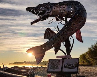 F-Lor da Ferによる魚の彫刻 - リサイクル鉄を使った現代アート作品