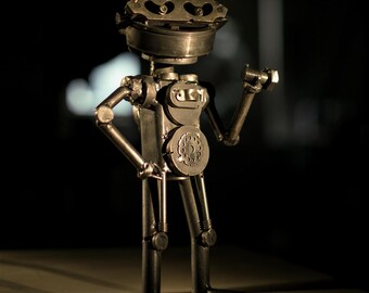 Escultura de robot de chatarra reciclada: arte soldado steampunk, 33 cm