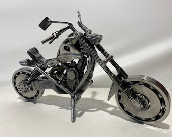 Escultura de motocicleta de chatarra: arte de motocicleta steampunk hecho a mano