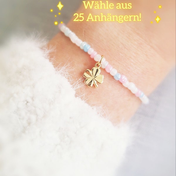 Bracelet composé de perles aux couleurs de l'arc-en-ciel bleu pastel rose blanc avec pendentif trèfle - choix de 25 pendentifs or/argent - taille souhaitée