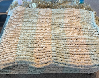 Finger crochet Blanket (Sage & Taupe)