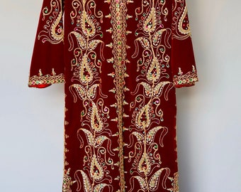 Premium Burgundy Oriental Caftan – Hand-Embroidered with Gold Thread, Featuring Over 500 Semi-Precious Pearls and Stones