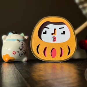 Gele Japanse Daruma-pop Maak een wens voor veel geluk 3D SVG, 2 ontwerpen in 1 aankoop, Shadow Box, Snijbestanden voor Cricut en silhouet