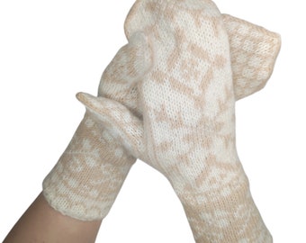 Mittens in rare natural ornaments in white-beige. Women's size M. Handmade from virgin wool.