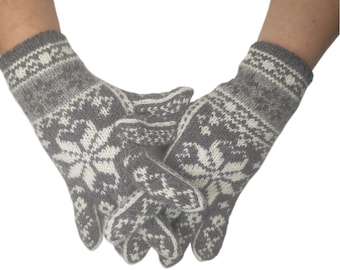 Egendesignade fingerlösa handskar, grå och vita, damstorlekar XS och M, handgjorda