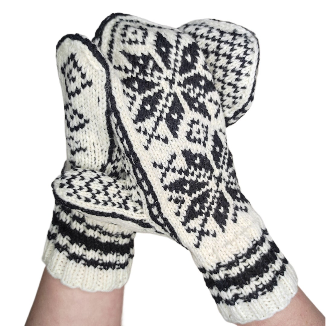 Mittens With an Elaborate Motif of Selbu Stars in Various Colours ...