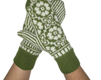 Mittens Floral pattern and stripes Various colors and sizes Handmade from virgin wool