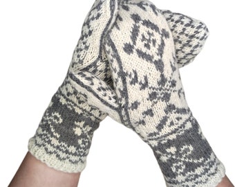 Mittens in rare natural ornaments in white-grey. Ladies' size S. Handmade from virgin wool.
