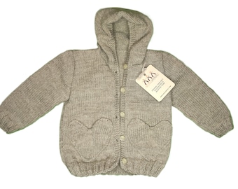 Baby jacket for newborns with hood in grey with hearts, handmade in merino wool