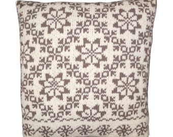 Blommönster örngott. Olika färgkombinationer. Kuddstorlek 35 x 35 cm (13,8 x 13,8 tum). Handstickat av nyull.