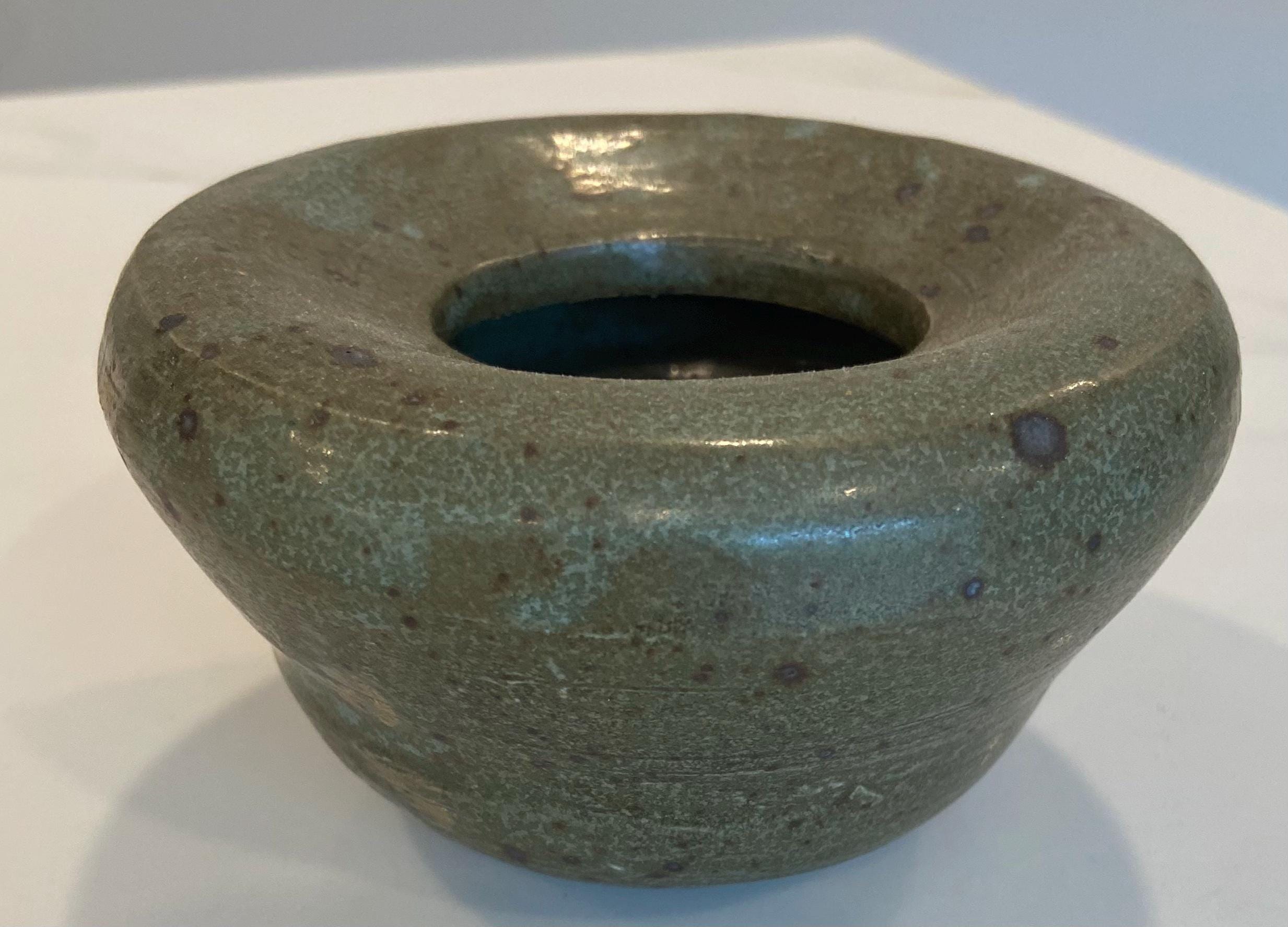 手作り陶器の花瓶 茶色・緑 ヴィンテージの緑の手作り陶器の花瓶、ジェス署名入り - Etsy 日本