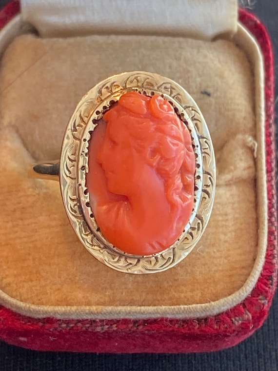 vintage cameo cocktail ring in 14k gold setting, … - image 1