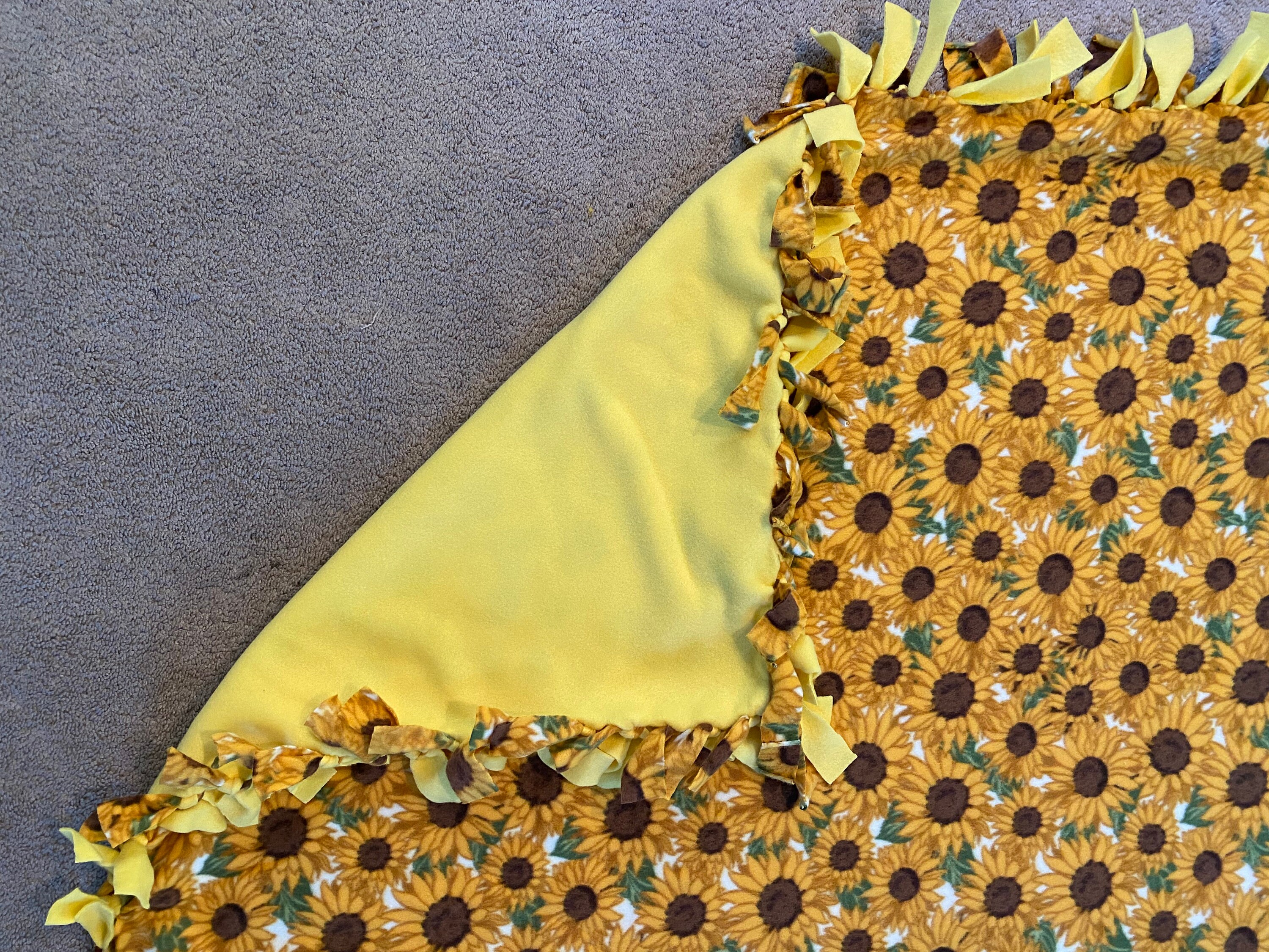 Sunflower tie blanket hotsell