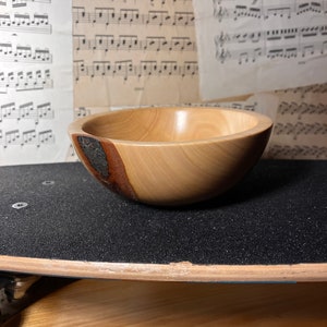 Wooden bowl made of cherry berry wood (diameter 11.5 cm)