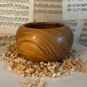 Wooden bowl made of Douglas fir (diameter 15 cm)