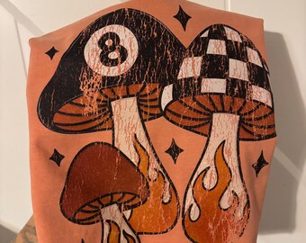 Camiseta cómoda de colores modernos con estampado de champiñones desgastados