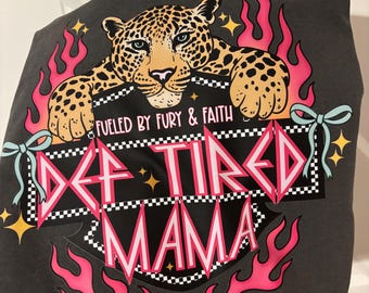 Camiseta de mujer Def Tired Mama Fury and Faith Leopard Comfort Colors