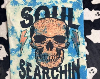 Camiseta lavada con ácido con calavera que busca el alma