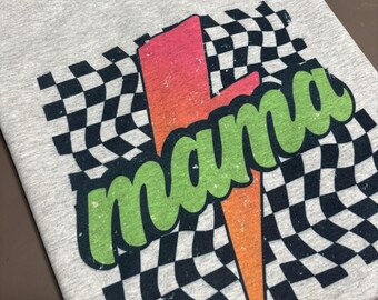 Camiseta de cuadros con rayo y diseño moderno de Mama