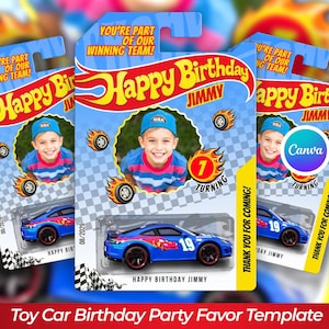 以下が含まれることがあります： 子供の写真、"Happy Birthday Jimmy"の文字、19の数字が入った青いおもちゃの車の誕生日パーティーの記念品テンプレート。パッケージには、"You're part of our winning team!"と"Thank you for coming!"の文字が含まれています。