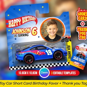 以下が含まれることがあります： 青いおもちゃの車の誕生日プレゼント。子供の写真、テキスト「Happy Birthday Johnson 6 is Turning」、サンキュータグ付き。車のサイズは10.8cm x 10.8cmです。